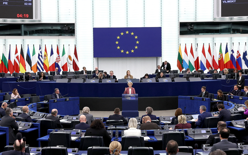 EU Chief: Coming Days Crucial for Keeping Ukraine Funded