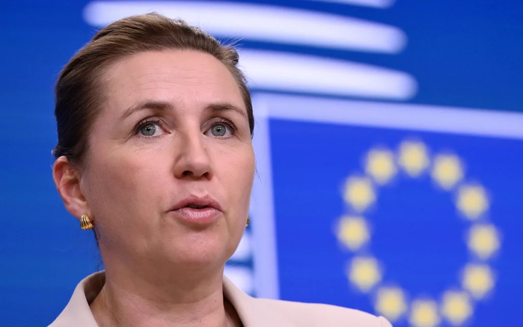 Danish PM Calls on US to Stop 'Threatening' Greenland