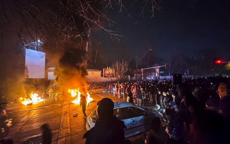 Trump: US 'Ready to Help' as Protests in Iran Persist