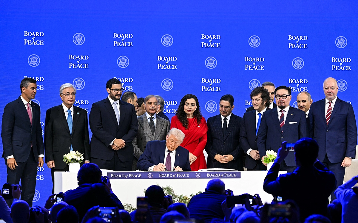 Trump Signs Charter of 'Board of Peace' at Davos
