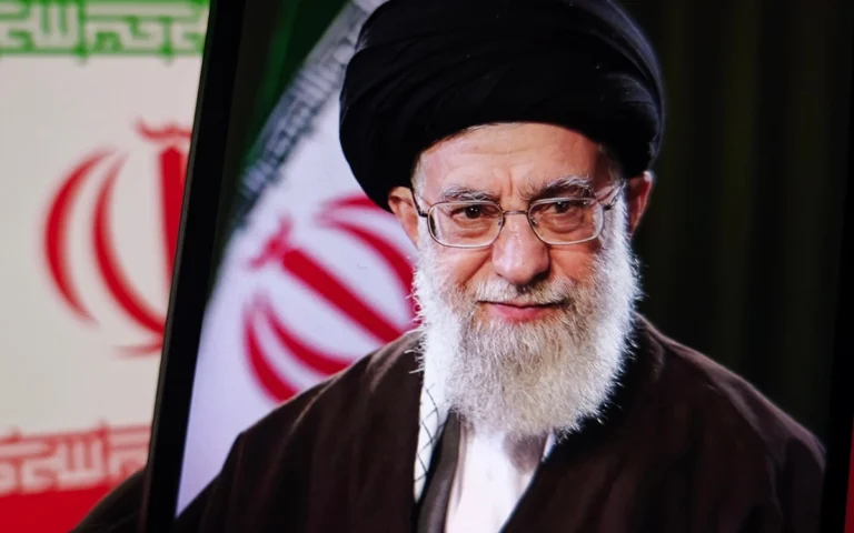 Anti-Khamenei Slogans in Tehran Before Revolution Anniversary