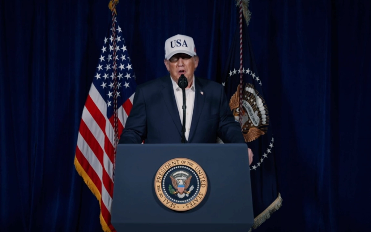 Trump Says US in 'Major Combat' to Destroy Iran Missiles, Navy