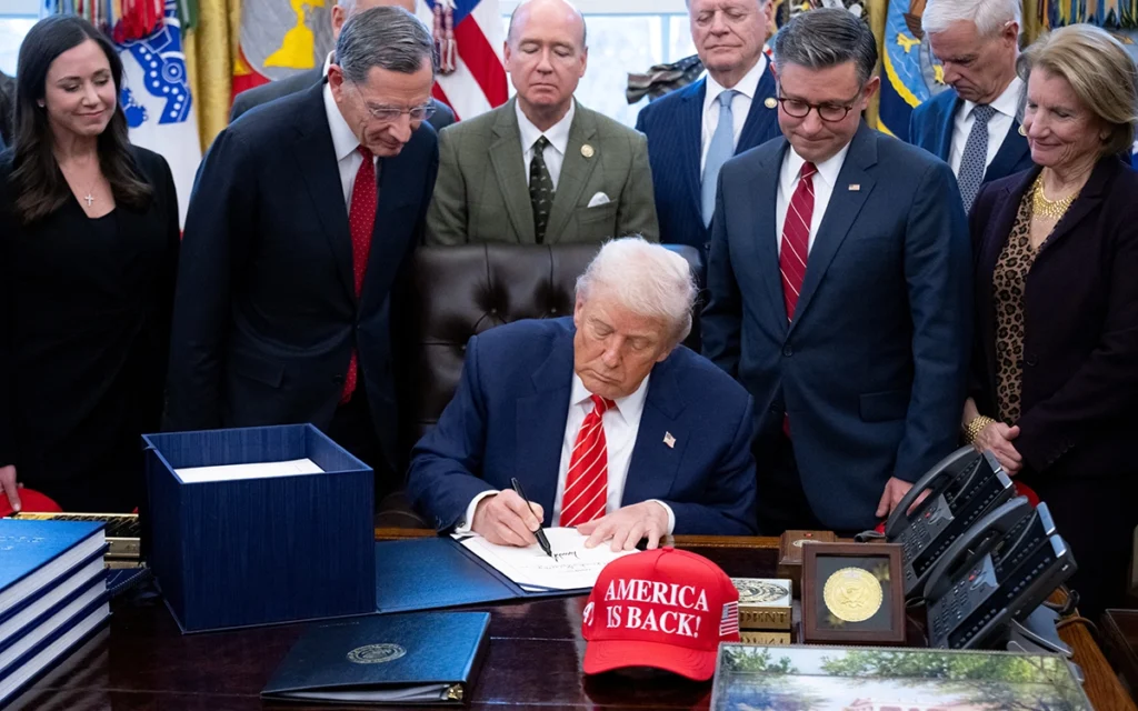 Trump Signs Spending Bill Ending Partial US Govt Shutdown