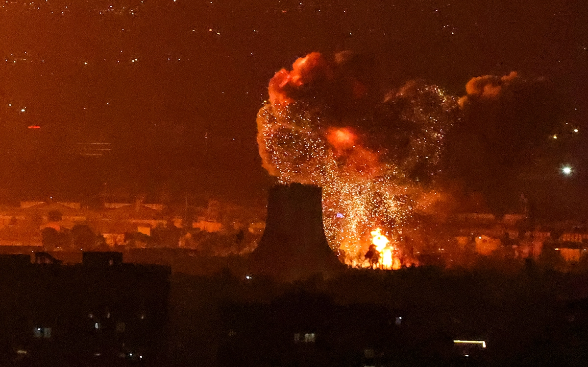 Israel Destroys 16 F-14 Jets at Isfahan Airport