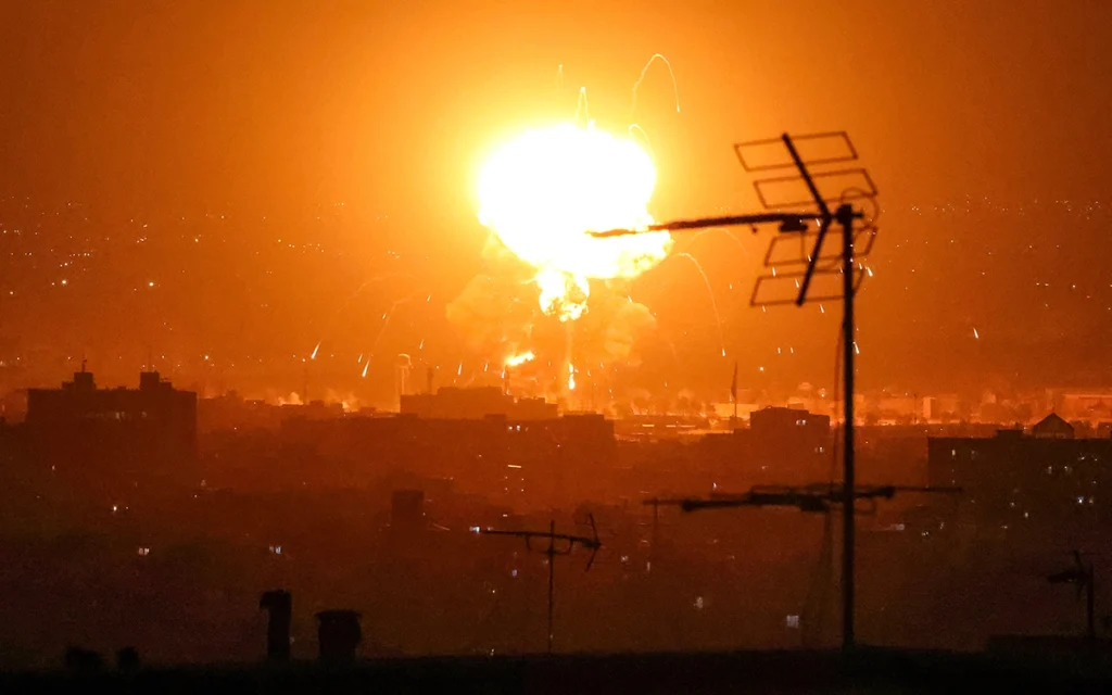 US, Israel Hit Five Oil Sites in and near Tehran