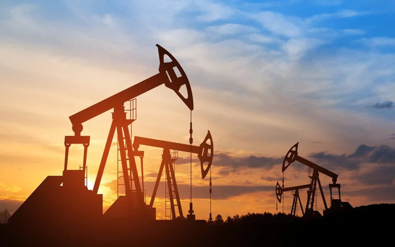 Gas Prices Surge by 30% in Europe, Oil Rises 5% Globally