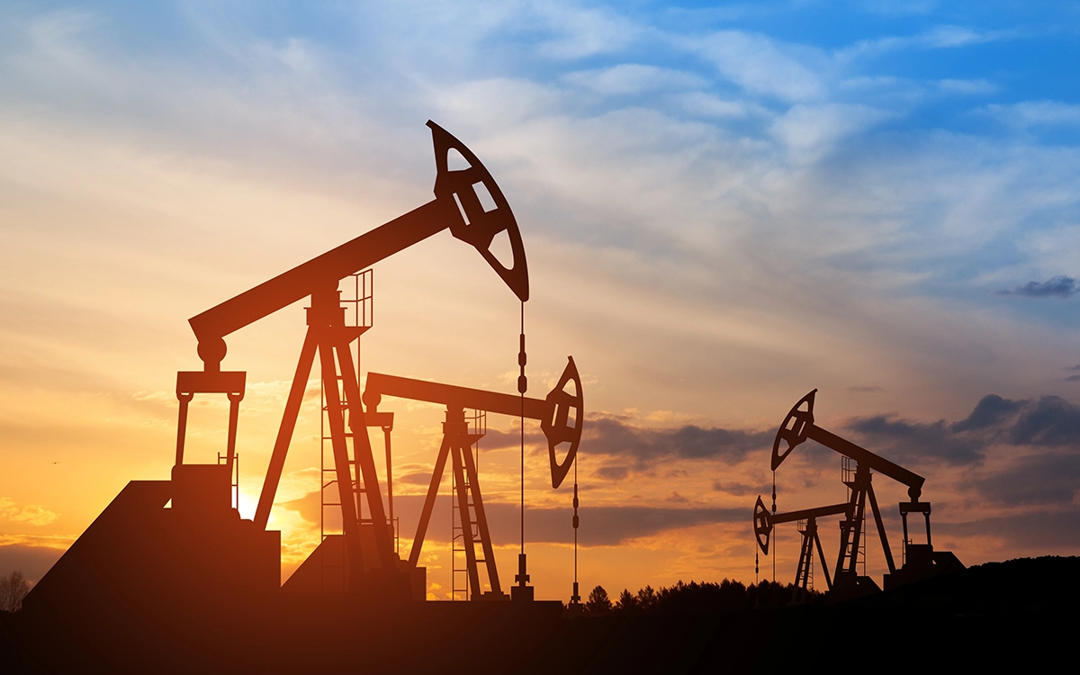 Gas Prices Surge by 30% in Europe, Oil Rises 5% Globally