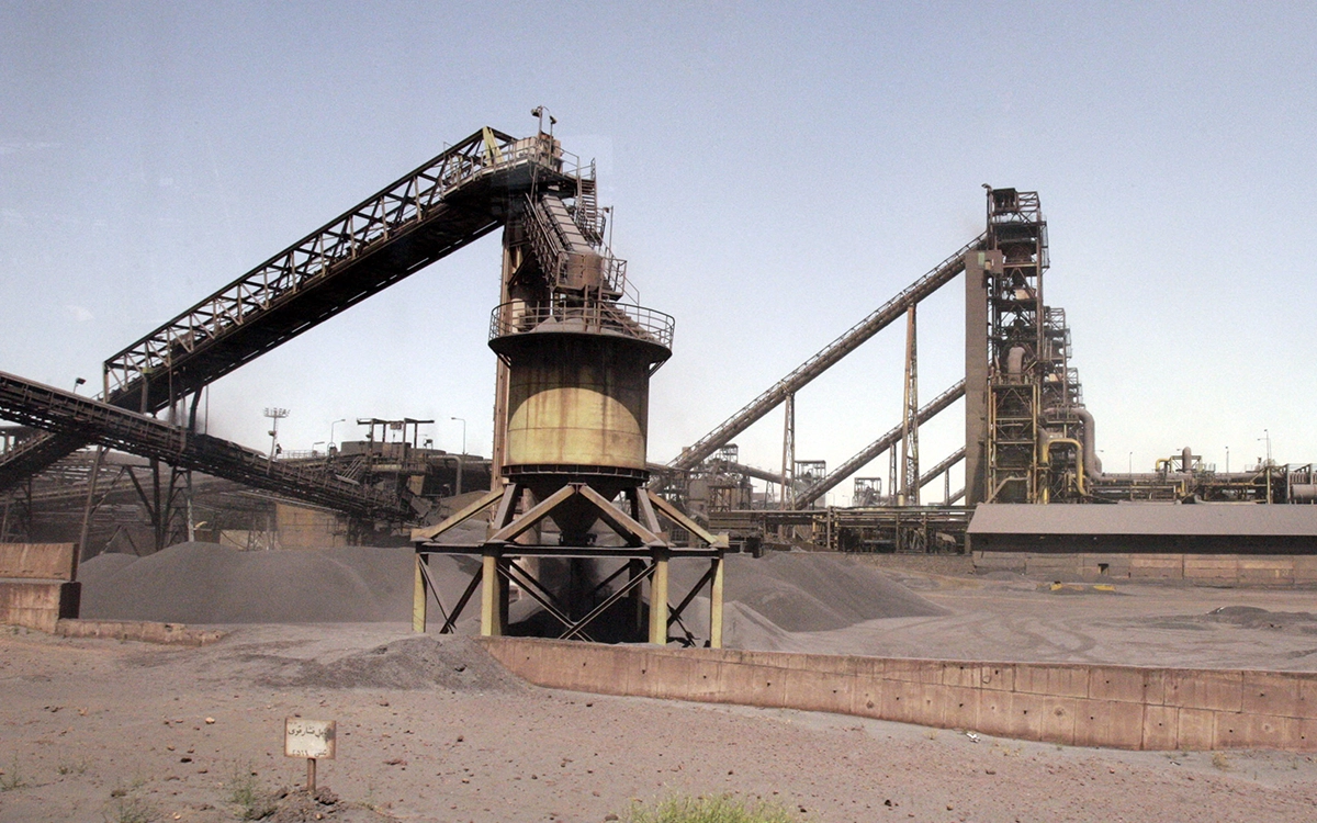 Iran Bans Steel Exports