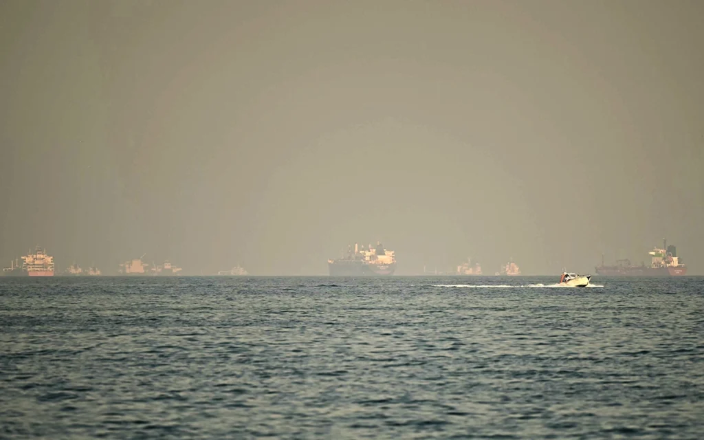 Ship Traffic Halts in Strait of Hormuz