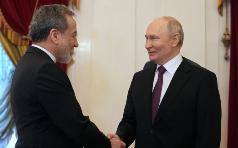 Putin to Araghchi: Moscow Will Do 'Everything' to Help Secure Mideast Peace