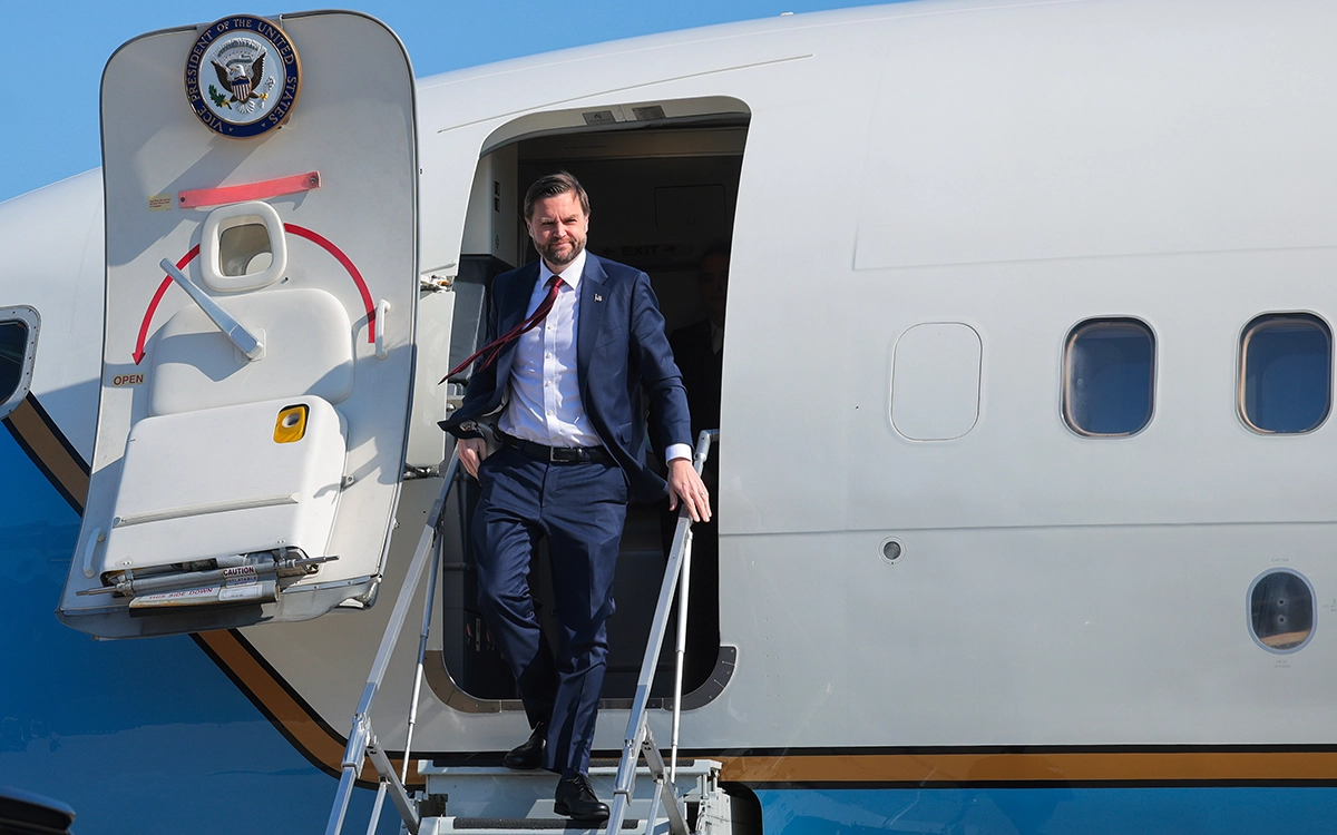 Trump: Vance, US Team En Route to Islamabad for Iran Talks