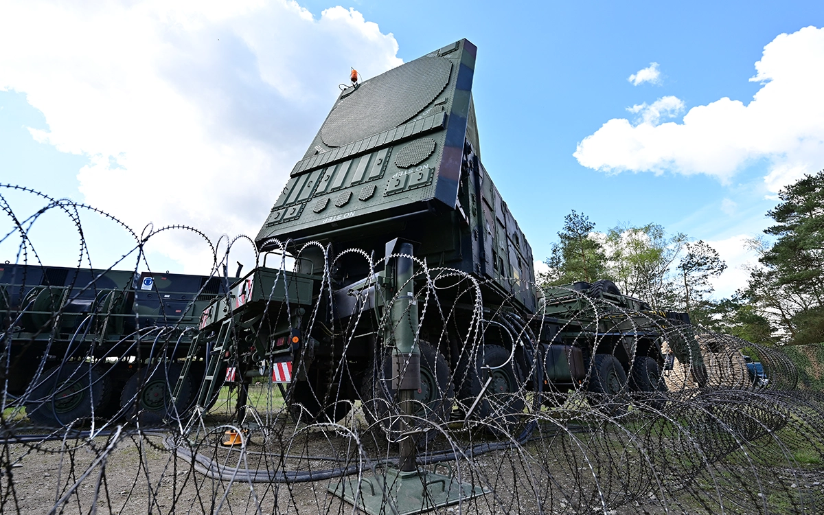Smart Munitions Replenishment and Deterrence Credibility