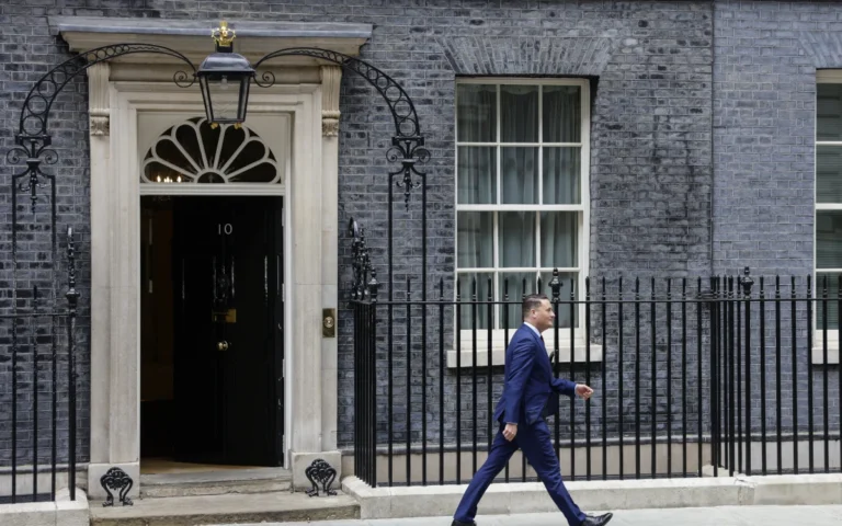 British PM Meets Potential Challenger for 20 Minutes