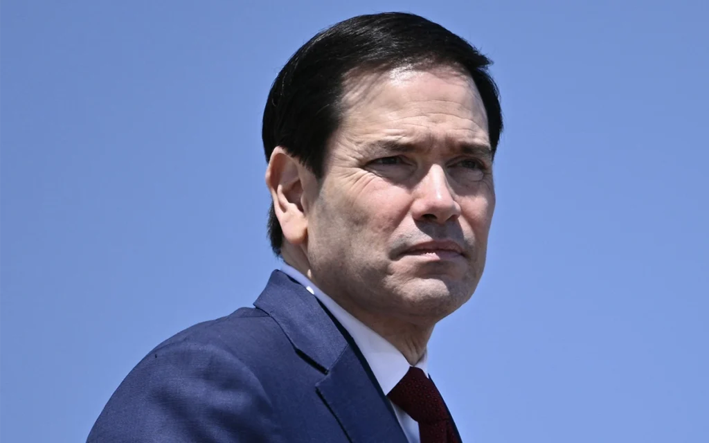 Washington Offers Cubans 'New Path'