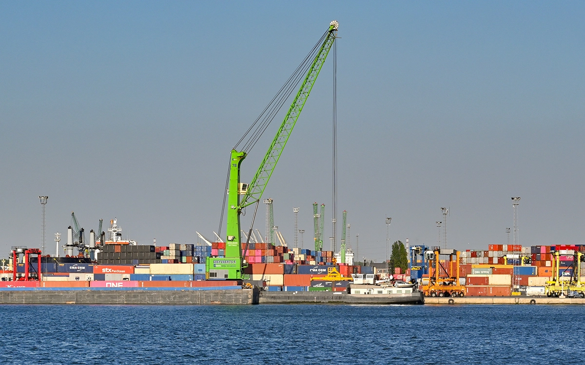 Chemical Leak Disrupts Shipping Traffic at Belgian Port of Antwerp