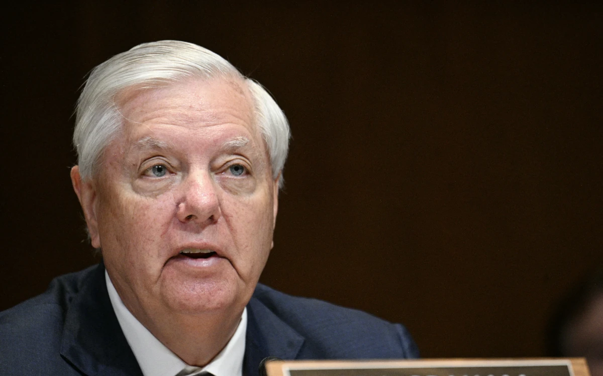 Trump Pays Tribute to Lindsey Graham as 'One of the Greatest People'