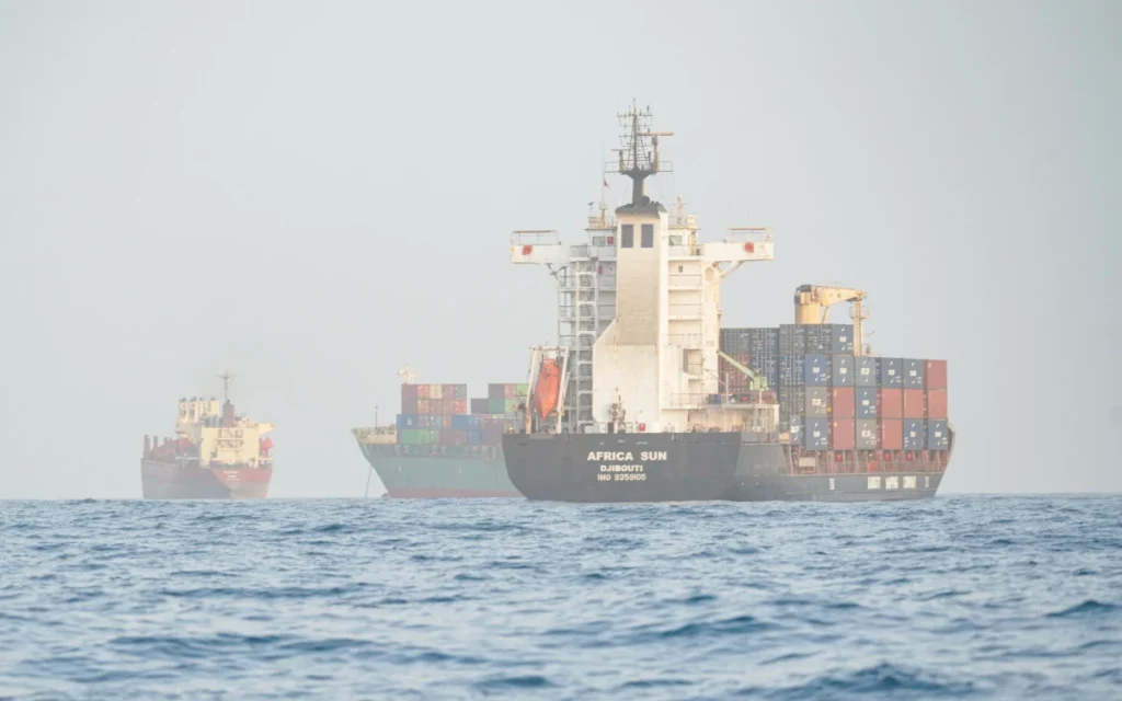 Houthis Target Aramco Refinery on Saudi's Red Sea Coast