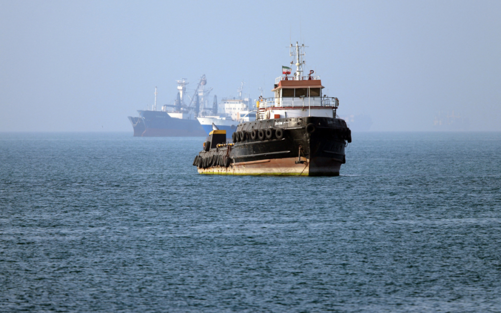 IRGC: Iran and Oman Agree to Share Hormuz Revenues