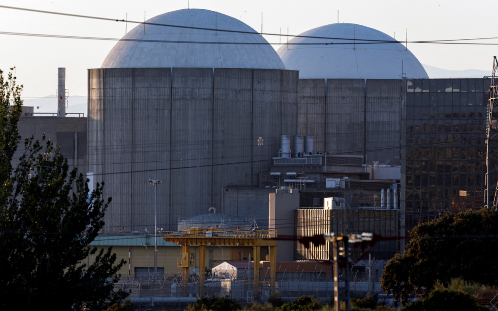 Spain's socialist government extended the operation of the nuclear power plant of Almaraz, the largest power in Spain, until June 8, 2030, according to an order published on August 14, 2026