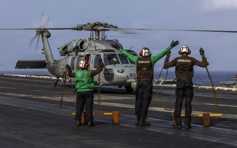 US Senators Demand Inquiry into Conditions Aboard USS Abraham Lincoln