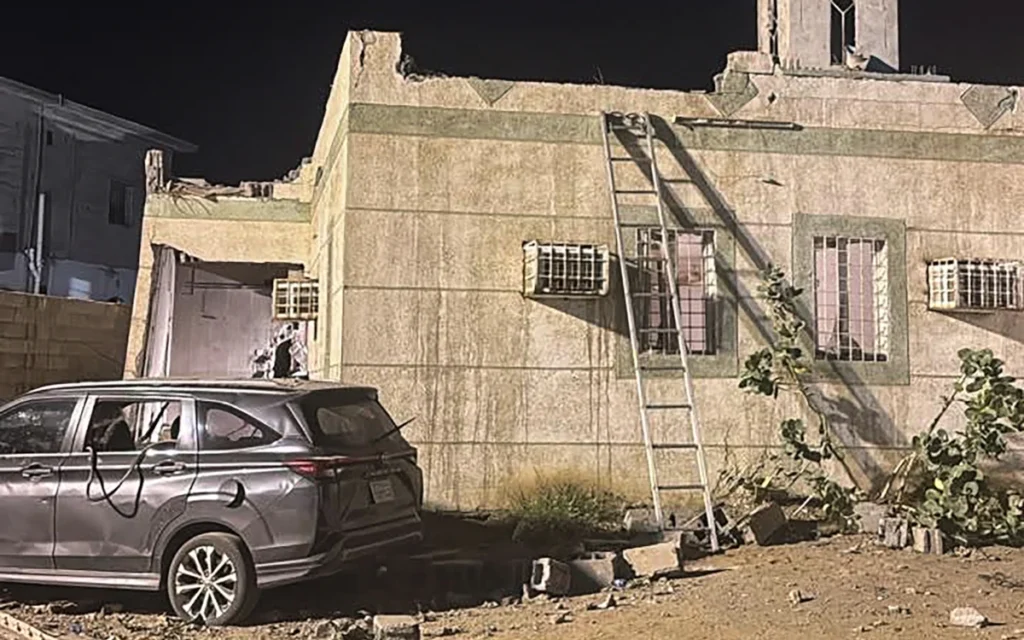 Houthi Fighters in Yemen Say They Hit Saudi Military Base