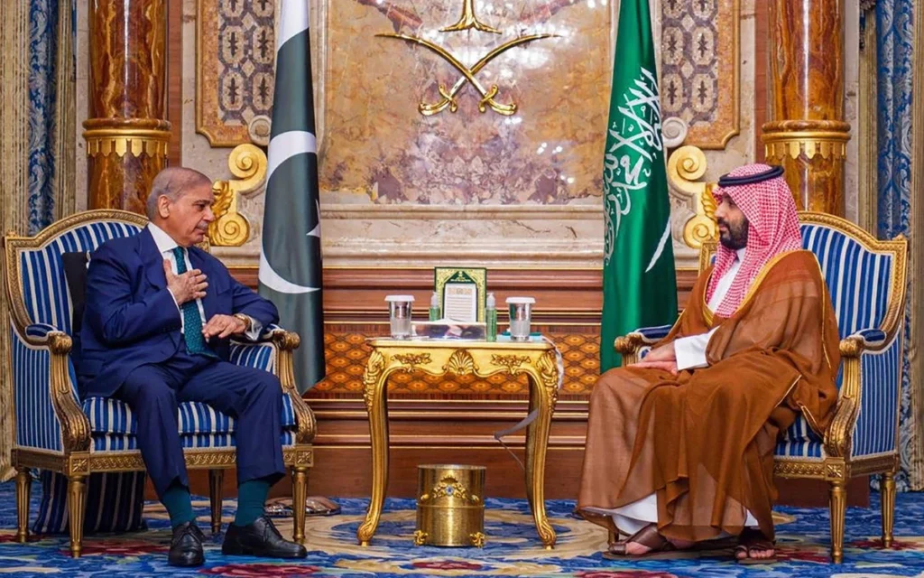 Pakistan Backs Saudi Arabia After Alleged Mecca Targeting